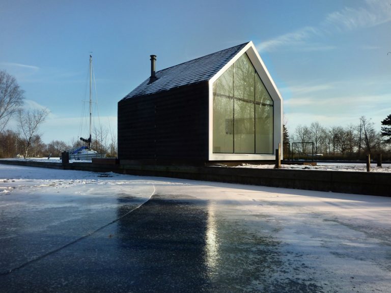 Loosdrecht Island House / 2by4 Architects