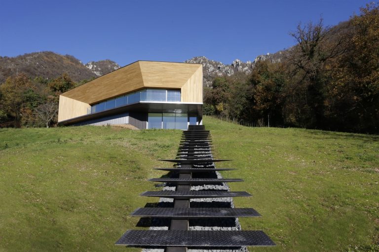 Alps Villa / Camillo Botticini