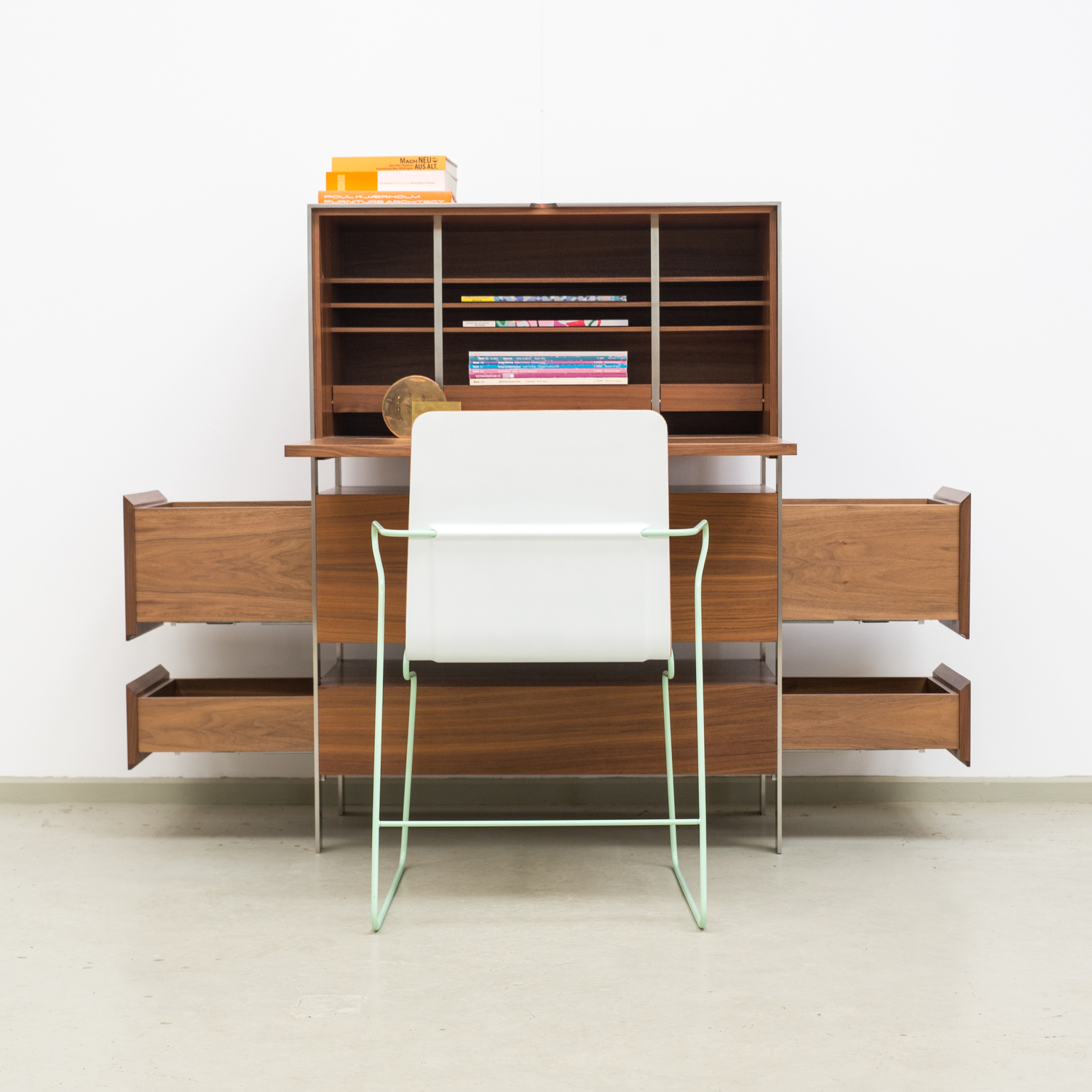 Bender Chair / Frederik Kurzweg Design Studio (1)