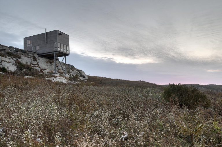 Cliff House / MacKay-Lyons Sweetapple