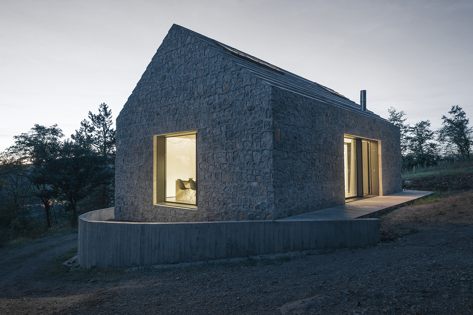Compact Karst House / Dekleva Gregorič Arhitekti (31)