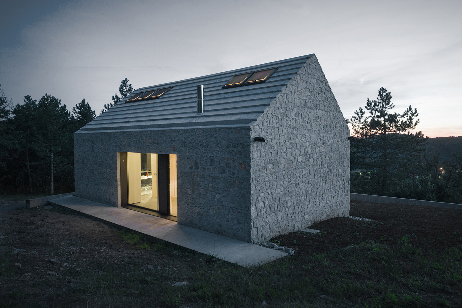 Compact Karst House / Dekleva Gregorič Arhitekti (30)