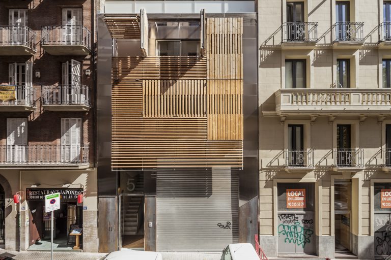 Residential Building in Barcelona / Josep Lluis Mateo
