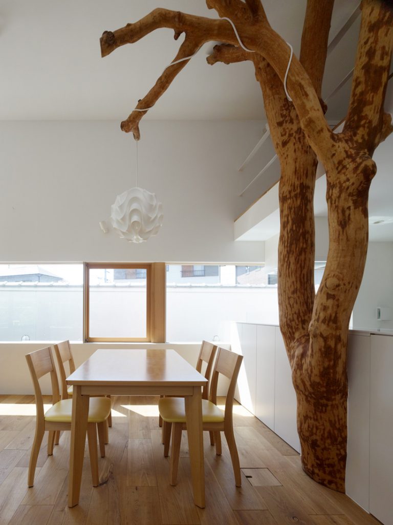 Garden Tree House / Hironaka Ogawa & Associates