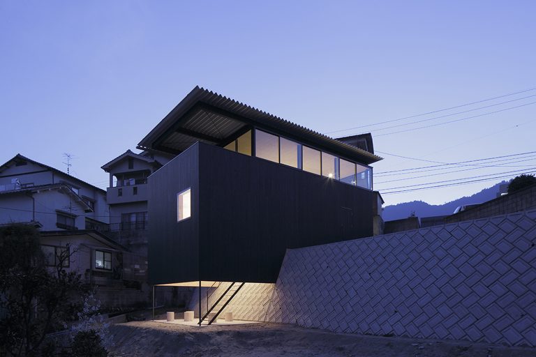 House in Miyake / Hidetaka Nakahara Architects & Yoshio Ohno Architects