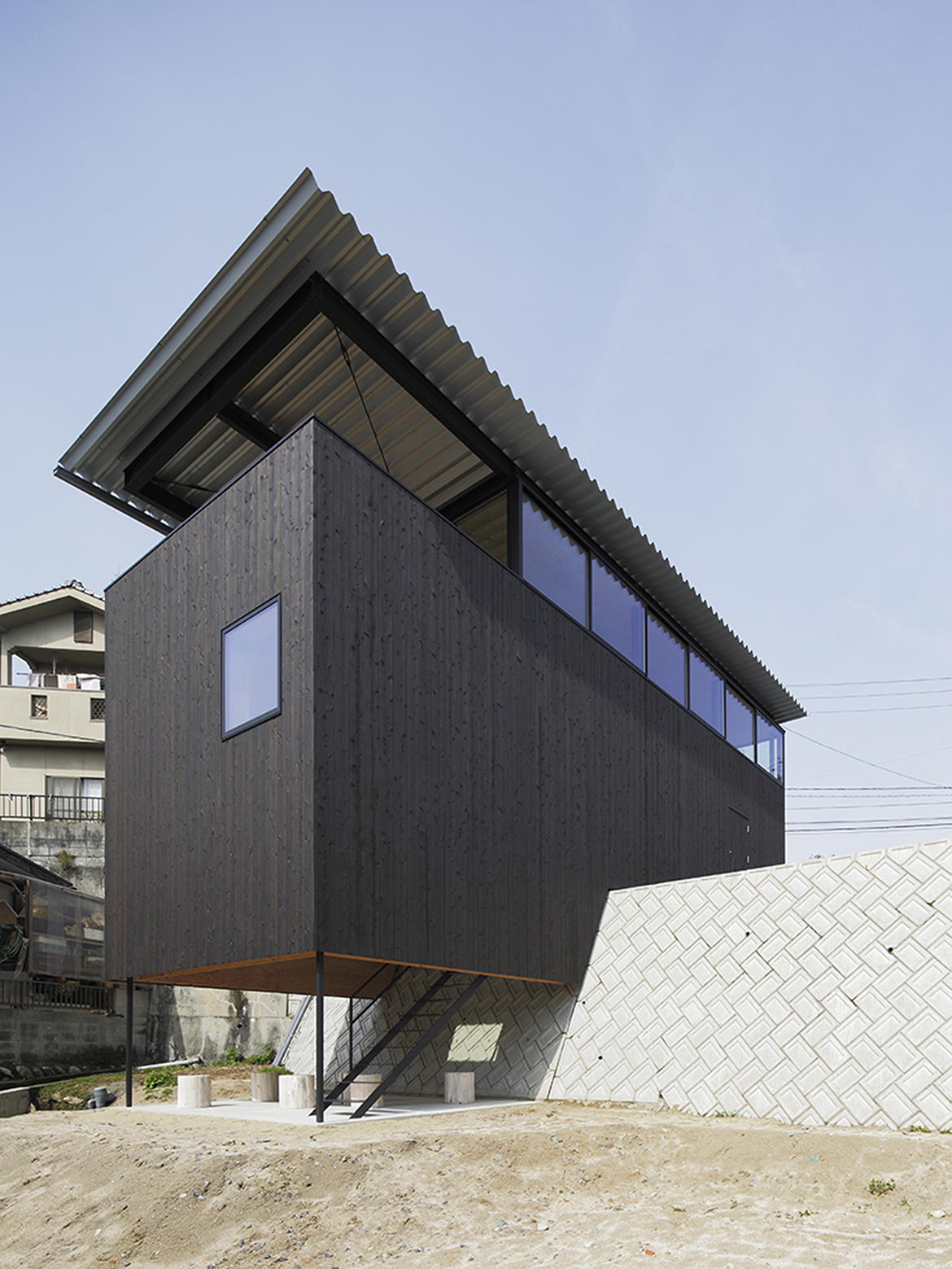 House in Miyake / Hidetaka Nakahara Architects & Yoshio Ohno Architects (4)
