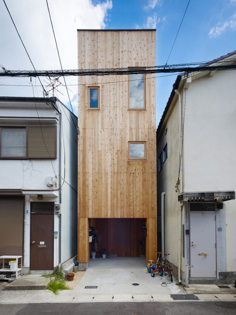 House in Nada / Fujiwaramuro Architects