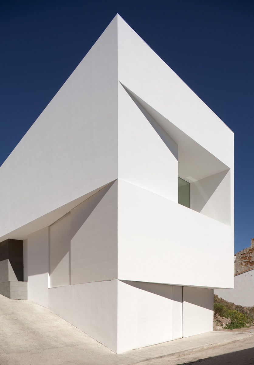 House on Mountainside / Fran Silvestre Arquitectos (23)