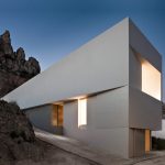 House on Mountainside / Fran Silvestre Arquitectos