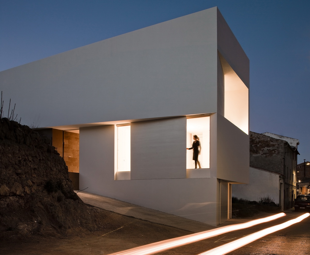 House on Mountainside / Fran Silvestre Arquitectos (21)