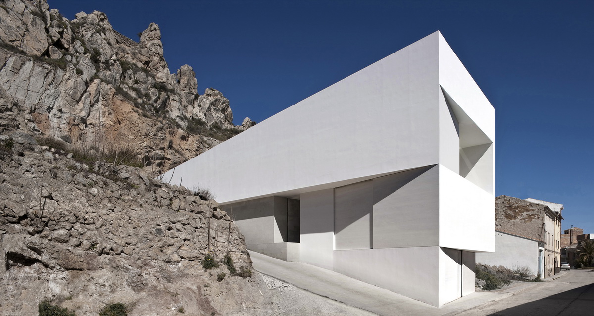 House on Mountainside / Fran Silvestre Arquitectos (29)