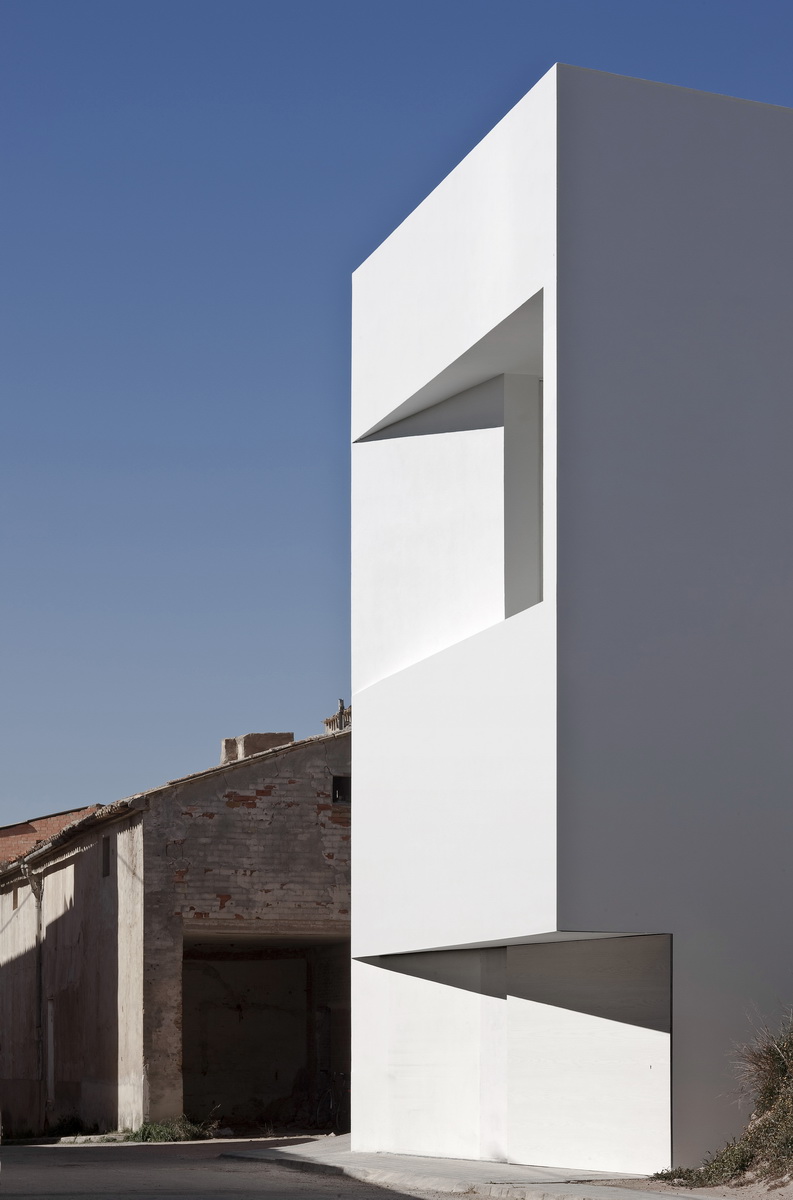 House on Mountainside / Fran Silvestre Arquitectos (28)