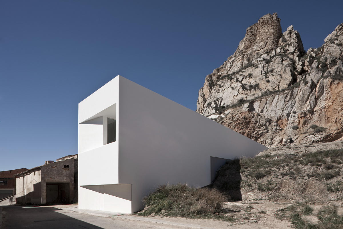 House on Mountainside / Fran Silvestre Arquitectos (27)