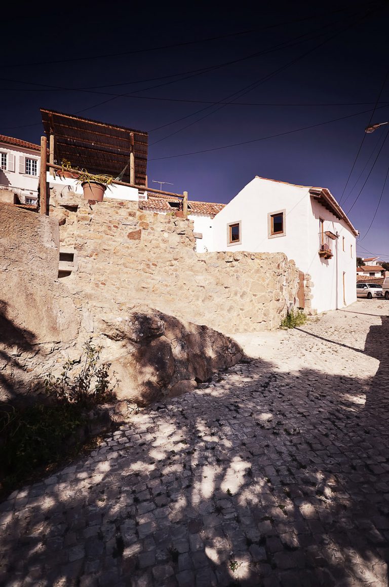 Hug Shaped House / Pedro Quintela