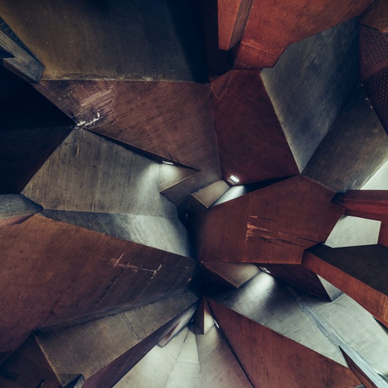 Inside Concrete Cross / Florian Mueller