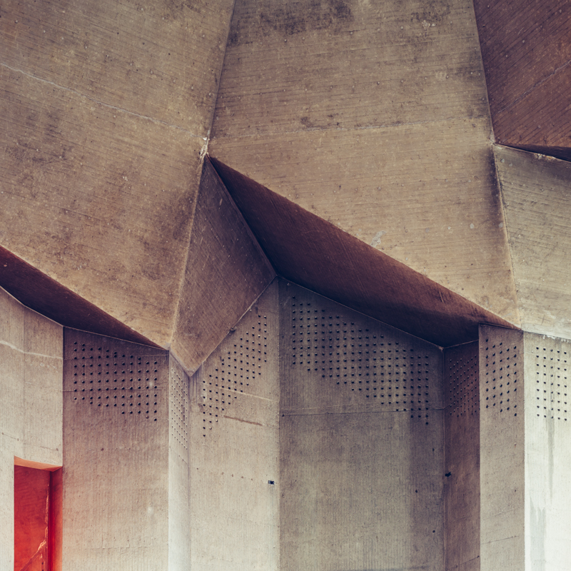 Inside Concrete Cross / Florian Mueller (1)