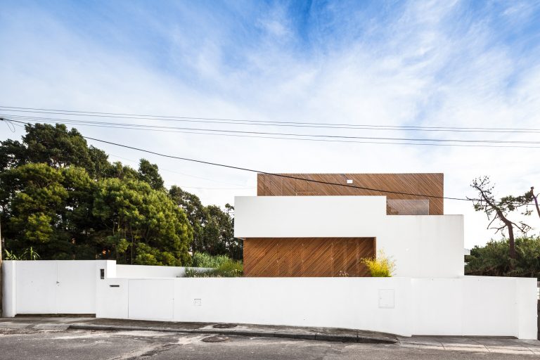 SilverWoodHouse / Ernesto Pereira