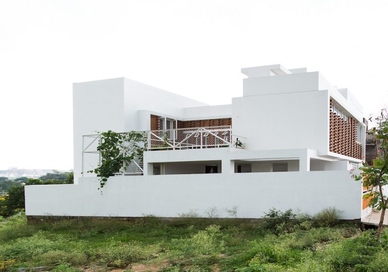 Lateral House / Gaurav Roy Choudhury Architects