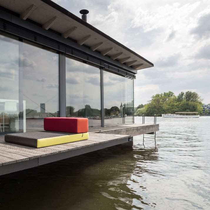 Modern Houseboat in Berlin - Welcome Beyond