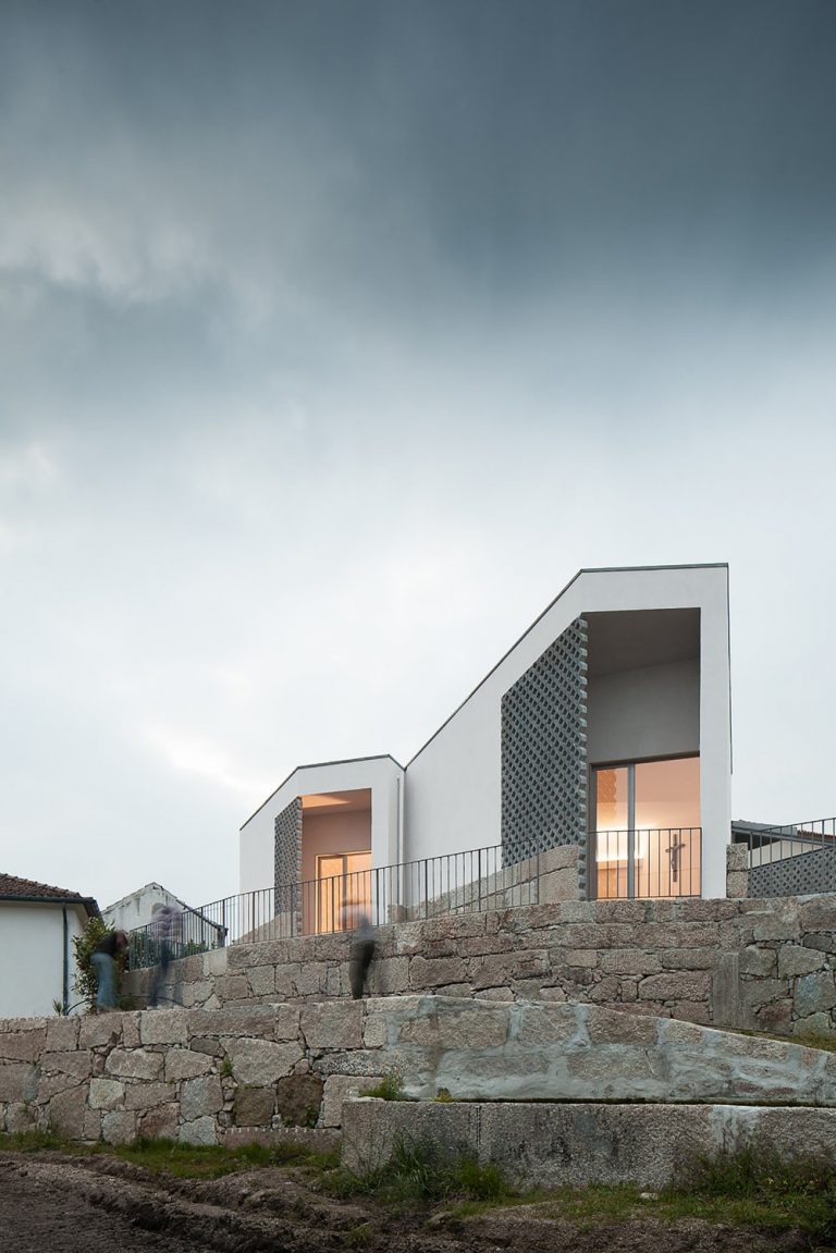 Mortuary House / Raul Sousa Cardoso & Graca Vaz