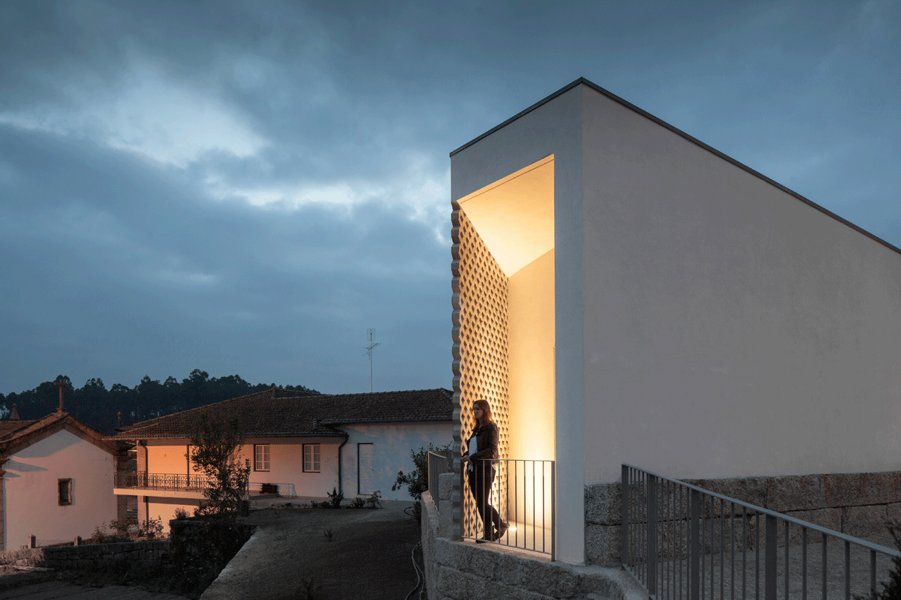 Mortuary House / Raul Sousa Cardoso & Graca Vaz (4)