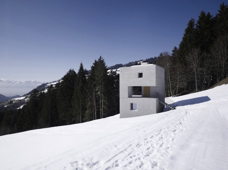 Mountain Cabin / Marte Marte Architects