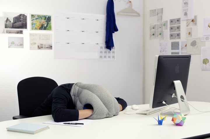 Ostrich Pillow / Kawamura Ganjavian