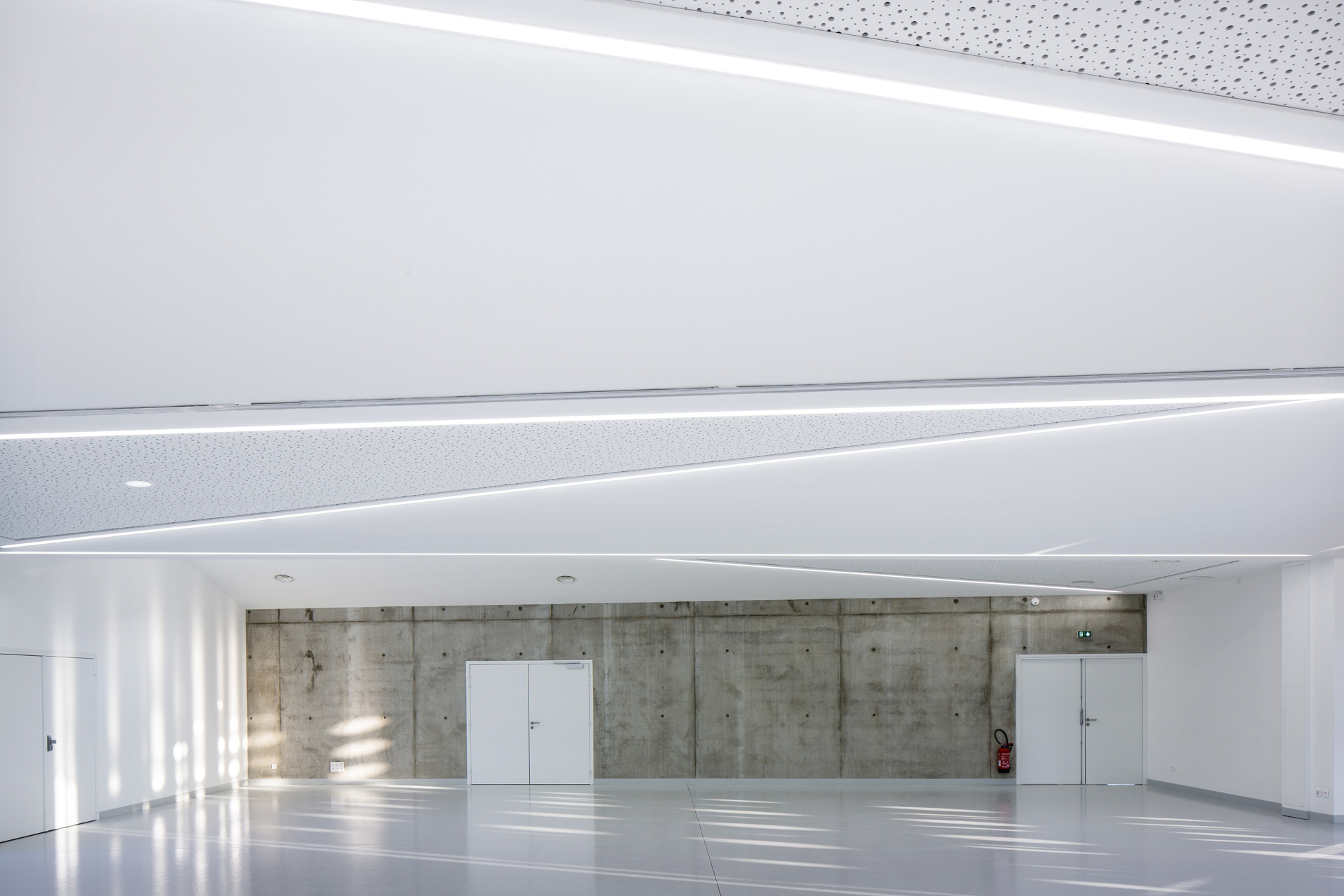 Salle Festive Succieu / Guillaume Girod Architecture