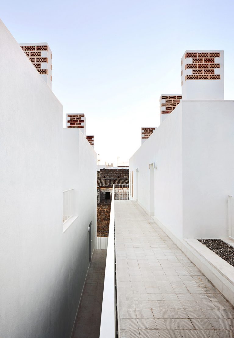 Social Housing In Sa Pobla / RipollTizon