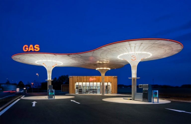 Slovakia Gas Station / Atelier SAD