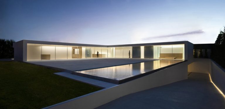 Atrium house / Fran Silvestre Arquitectos