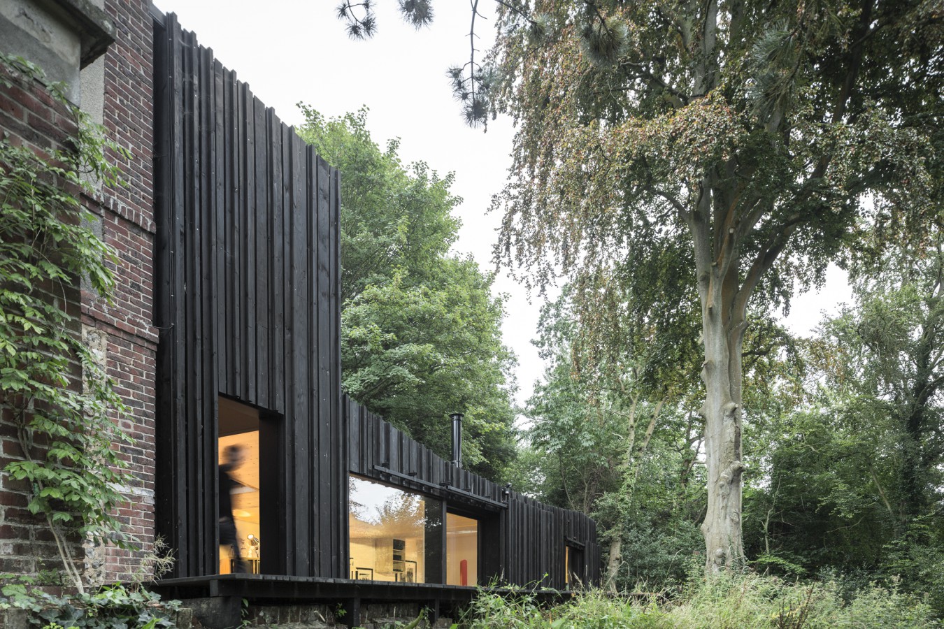 Black House / Marmi Architectes