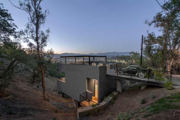 Car Park House / Anonymous