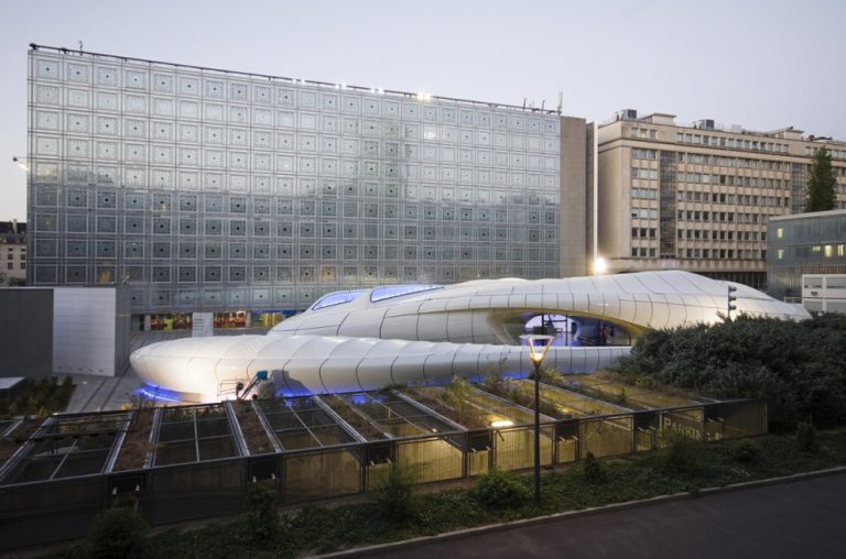 Chanel Mobile Art Pavilion / Zaha Hadid Architects