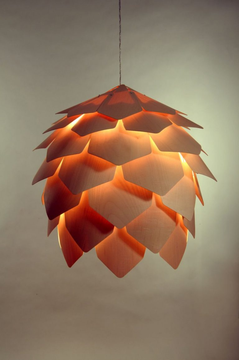 Crimean Pinecone Lamp / Pavel Eekra