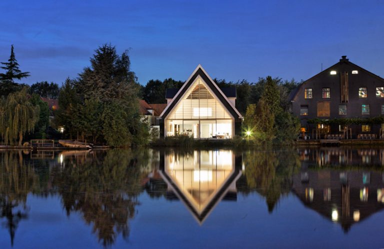 House in a church / Ruud Visser Architects