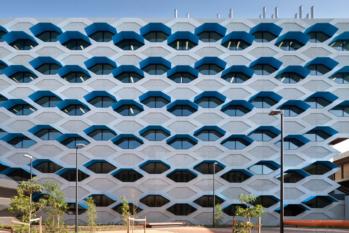 La Trobe University Institute for Molecular Science / Lyons Architects