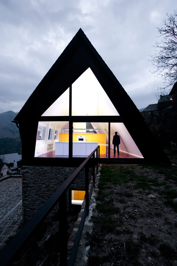 Maison dans les Pyrénées / Cadaval & Solà-Morales