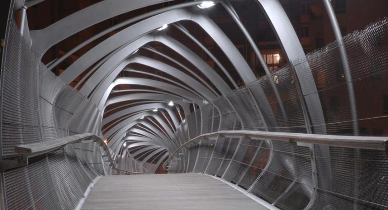 Passerelle piétonne à Evry /Agence DVVD