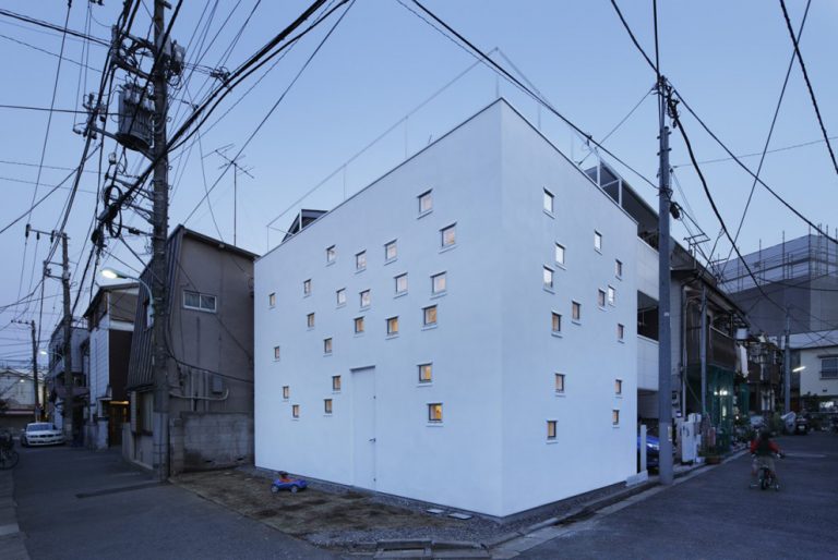 RoomRoom House / Takeshi Hosaka Architects