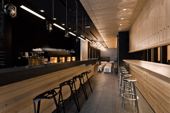 DiVino Wine Bar / Suto