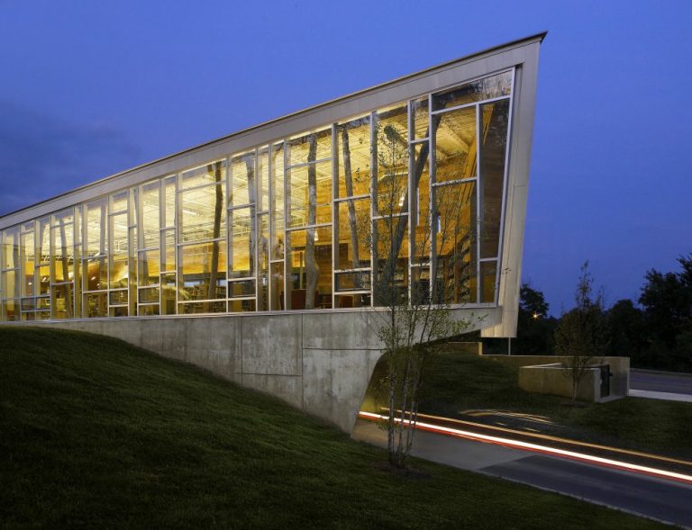 Traverwood Library / InForm Studio